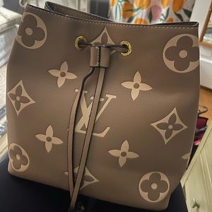 Louis Vuitton Néonoé Bag